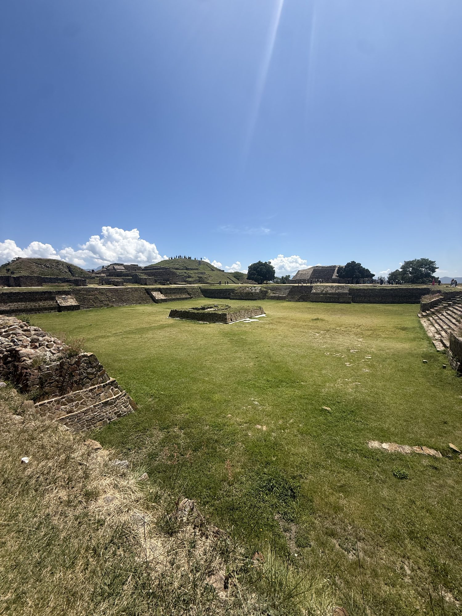 Blick über das Plateau von Monte Albán