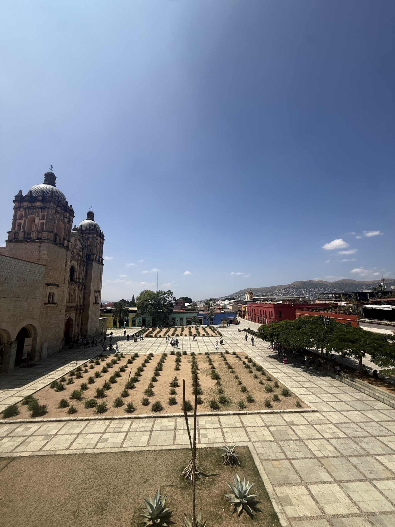 Templo de Santo Domingo de Guzmán mit Vorplatz